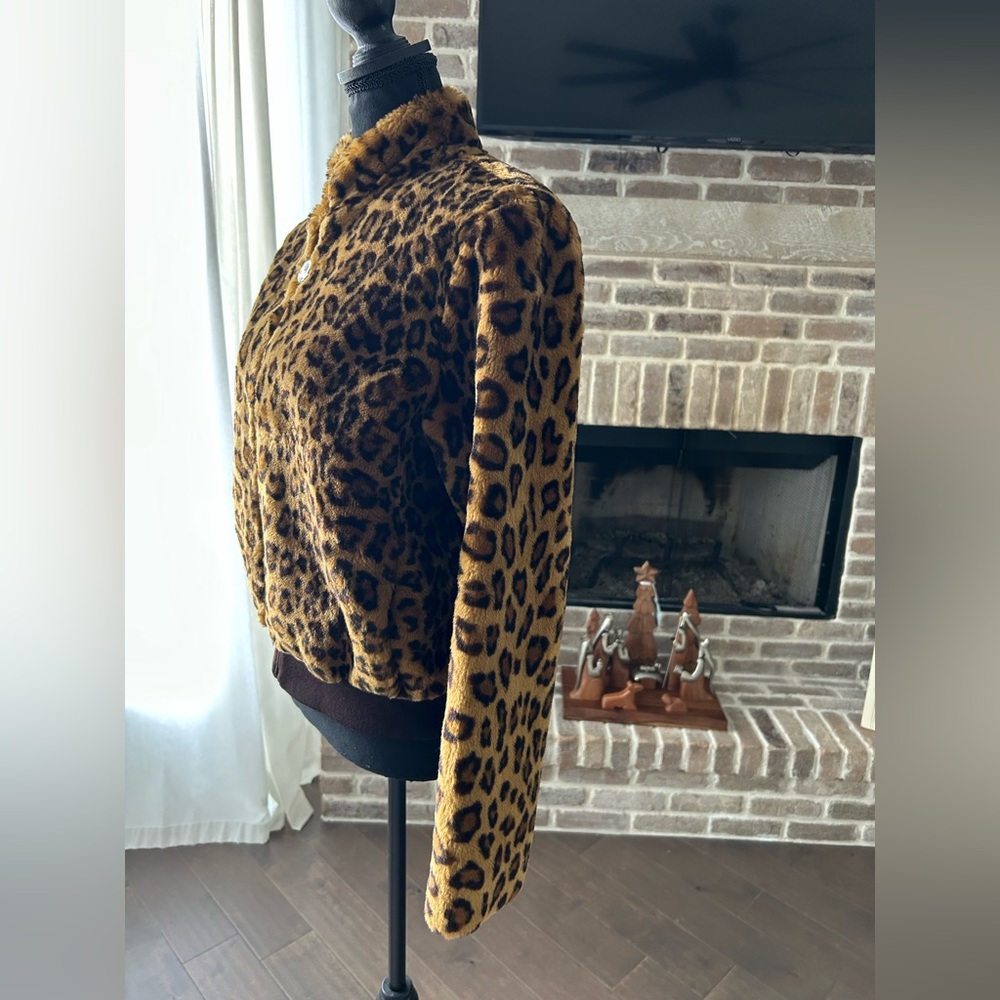 St. John Sport Faux Fur Bomber Jacket Chubby Leopard Size Small Signature Zipper - Picture 6 of 12